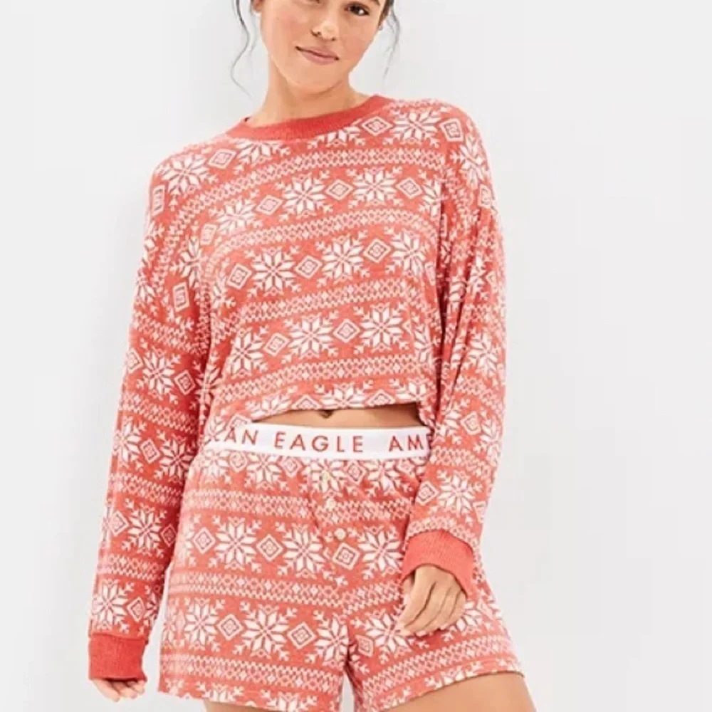 American Eagle Red Coral Snowflake Cropped Lounge Top Long Sleeve Holiday XL NWT